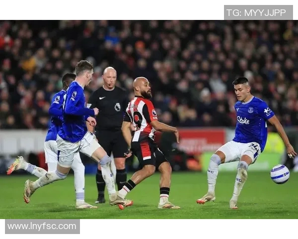 布伦特福德主场迎战女王巡游队全力争胜的精彩对决